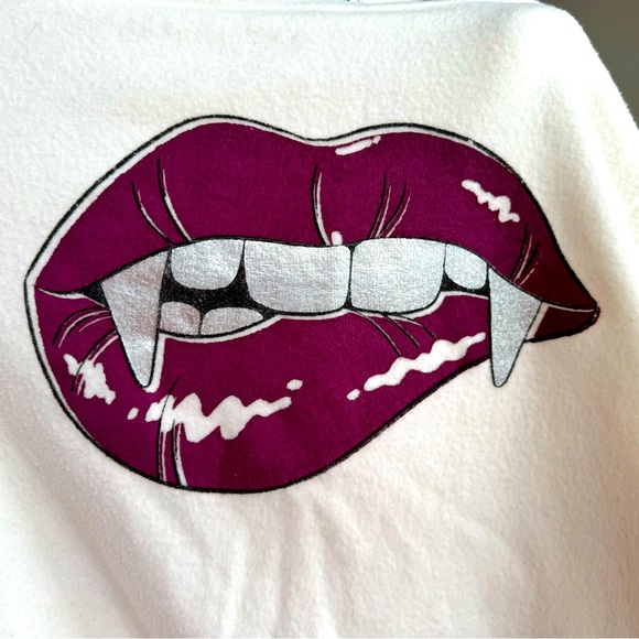 Wildfox | Vampire Lips Baggy Beach Jumper | XS - Picture 5 of 7